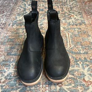Sorel rainproof chelsea boot 5.5